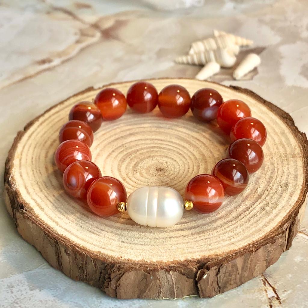 سوار من العقيق الأحمر بقطر 10 مم مع لؤلؤ المياه العذبة