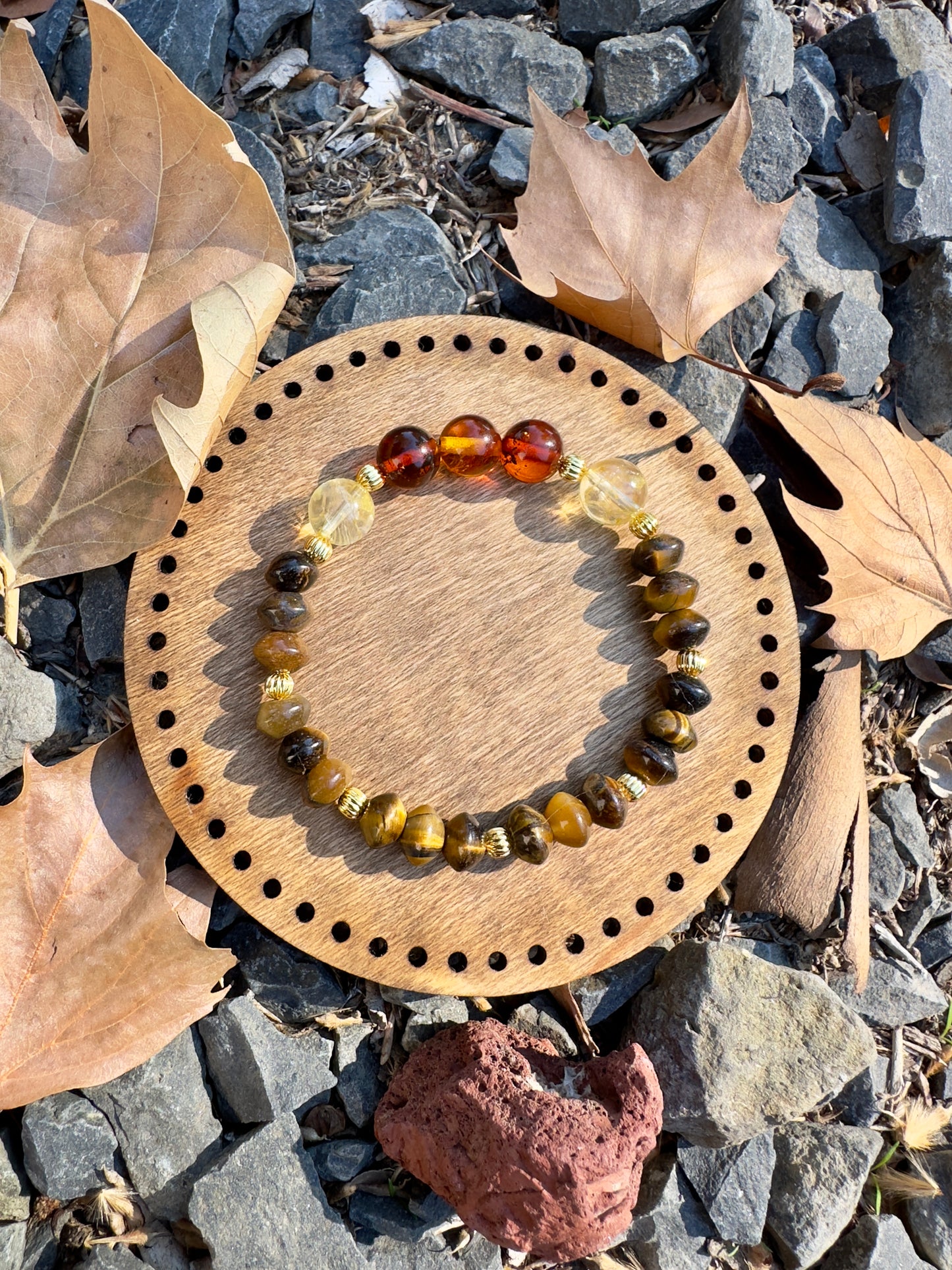 سوار من العنبر والسيترين وعين النمر