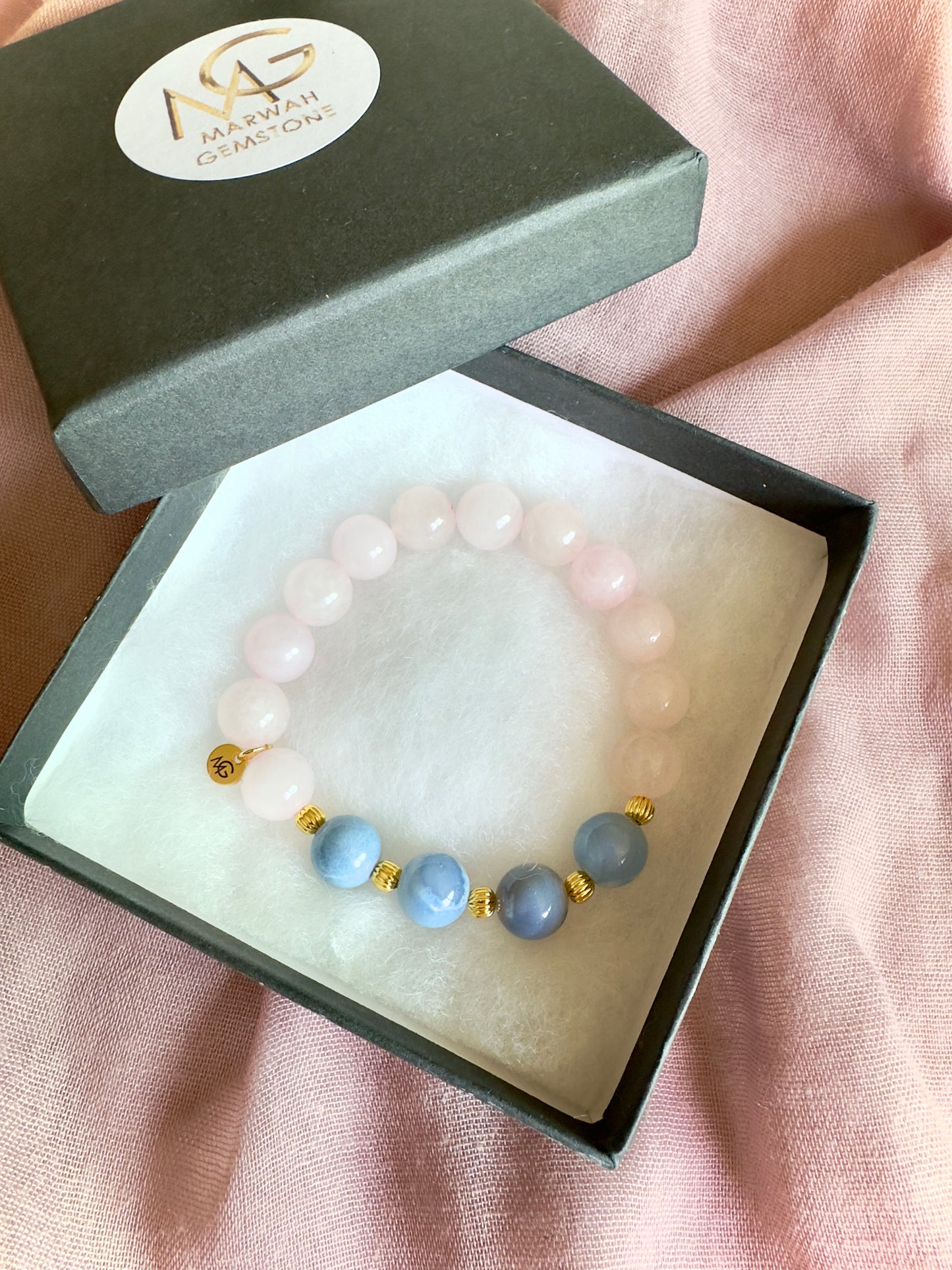 سوار من الكوارتز الوردي والعقيق الأزرق مقاس 10 مم