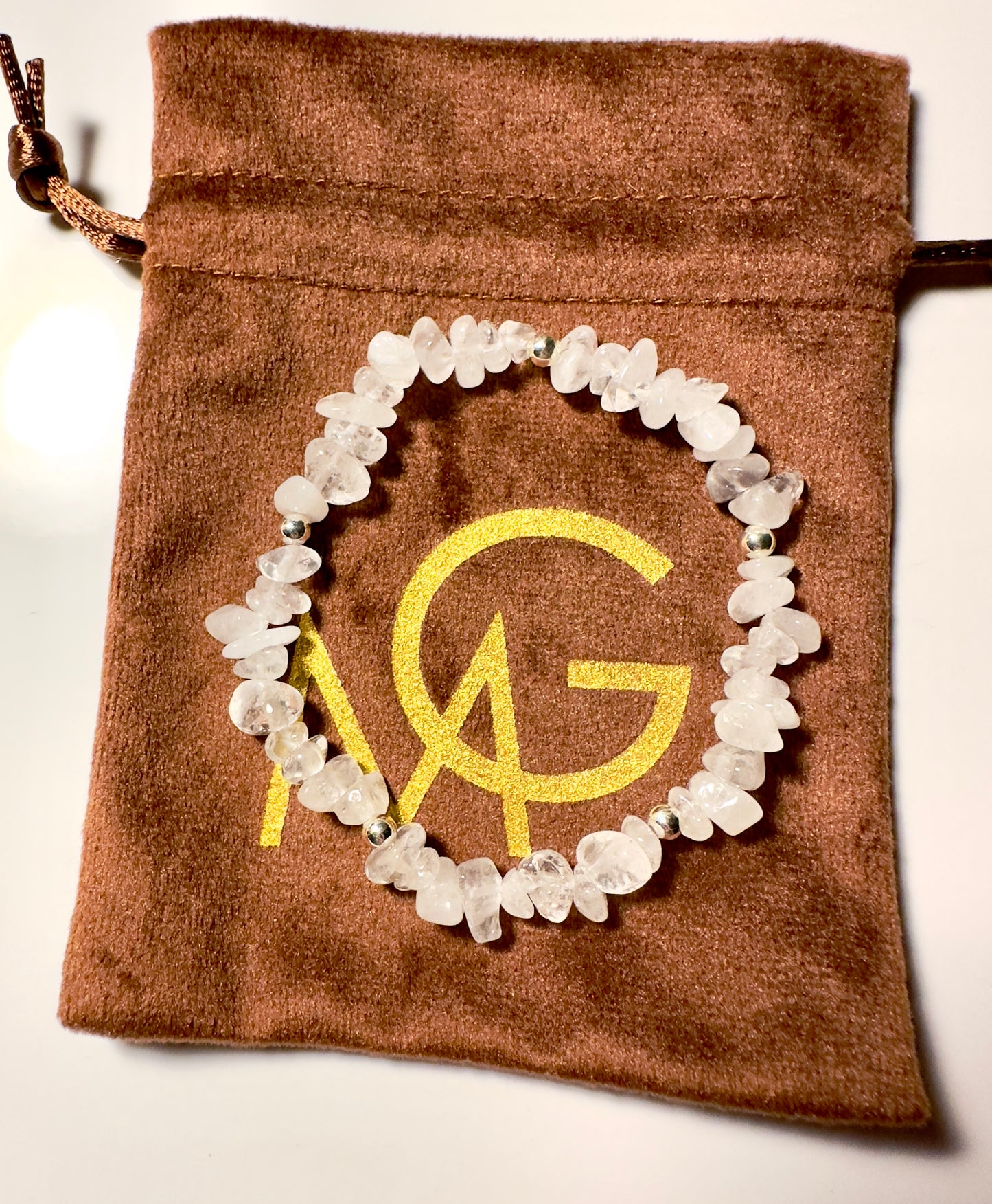 سوار من الكوارتز الابيض الكسر