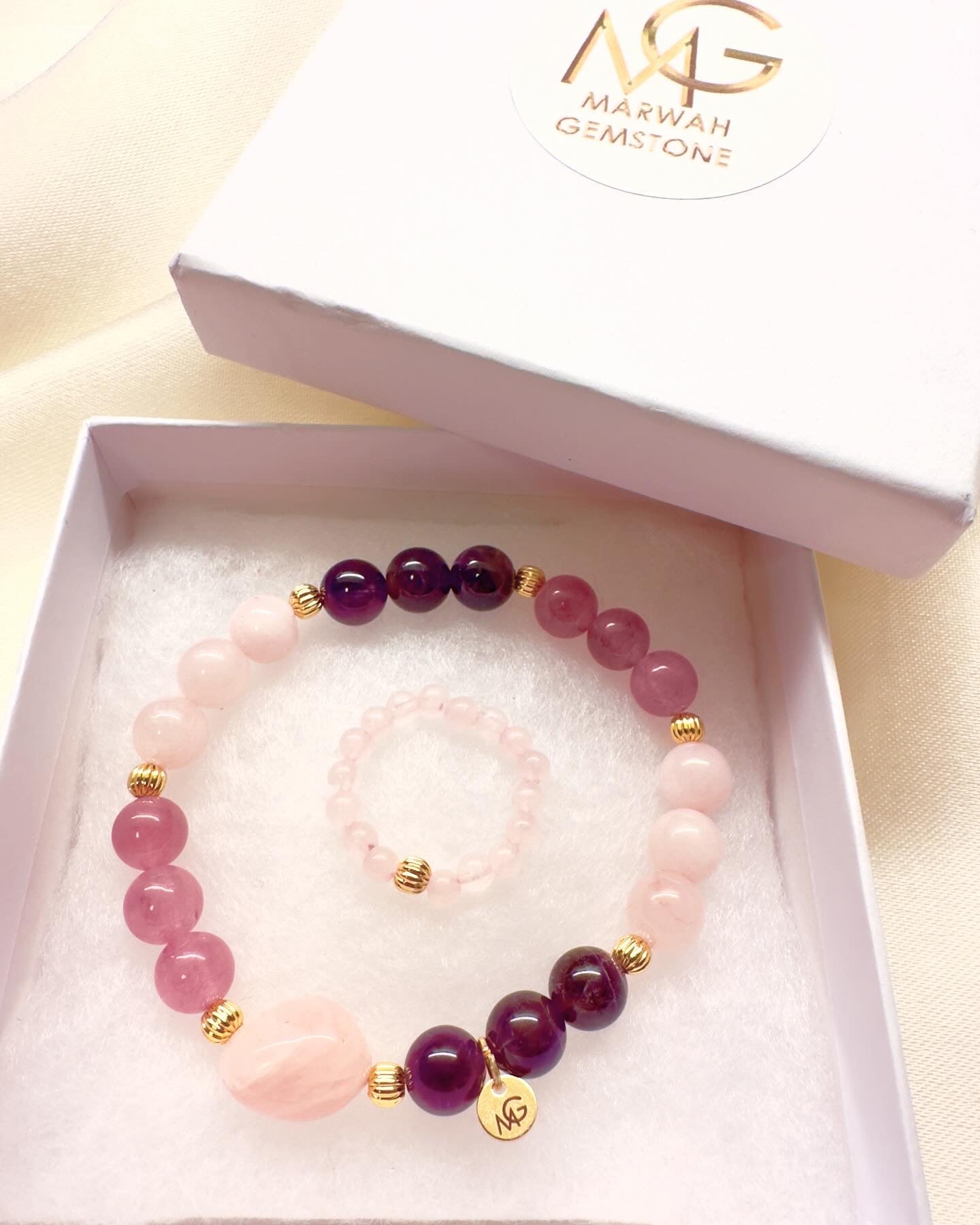 سوار الحب وجذب شريك الحياة من الاحجار الطبيعية مع محبس من حجر الروز كوارتز