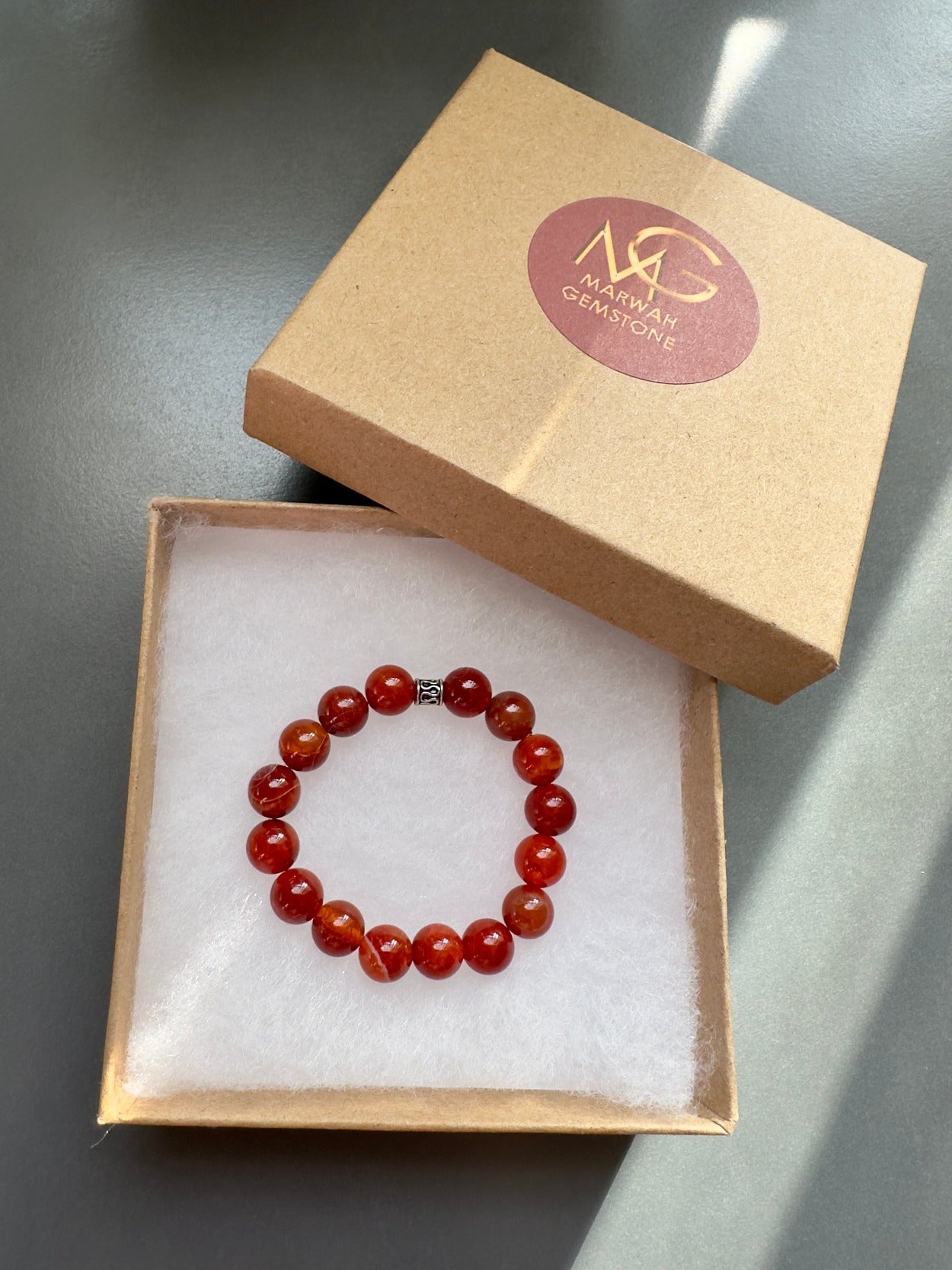 أساور العقيق الأحمر للأطفال