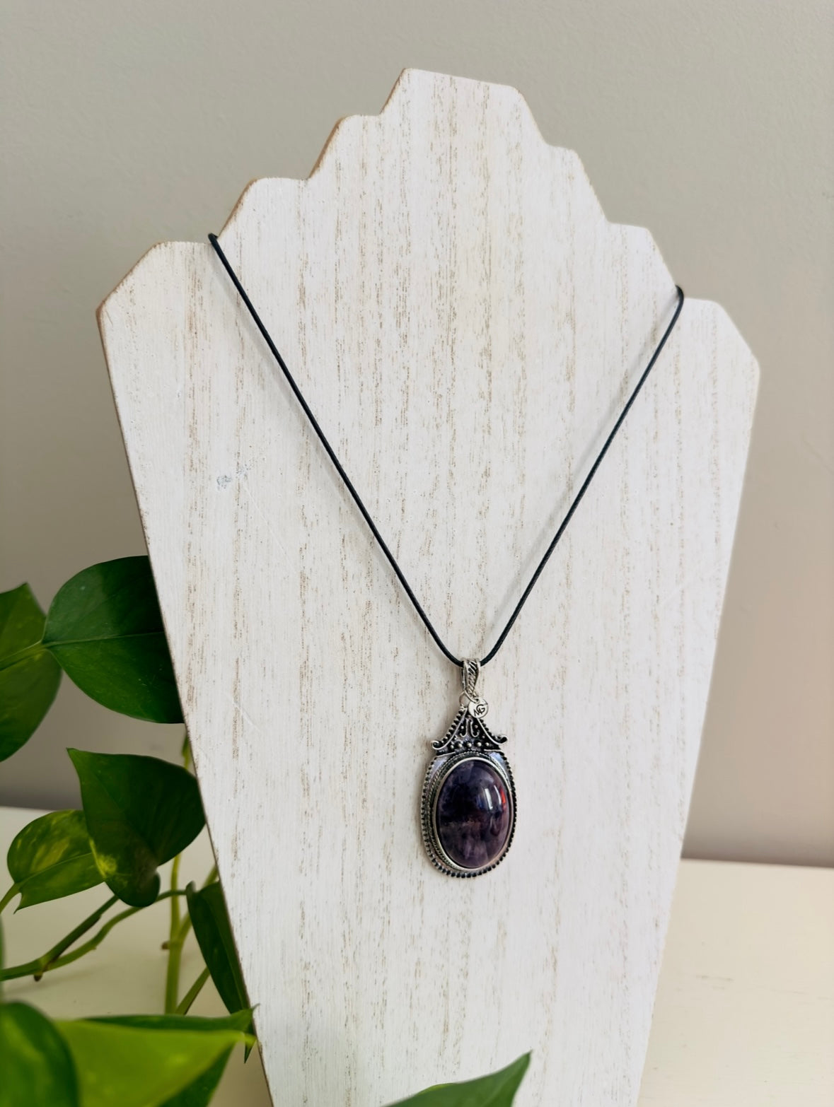 قلادات جلدية!! قطع محدودة!!