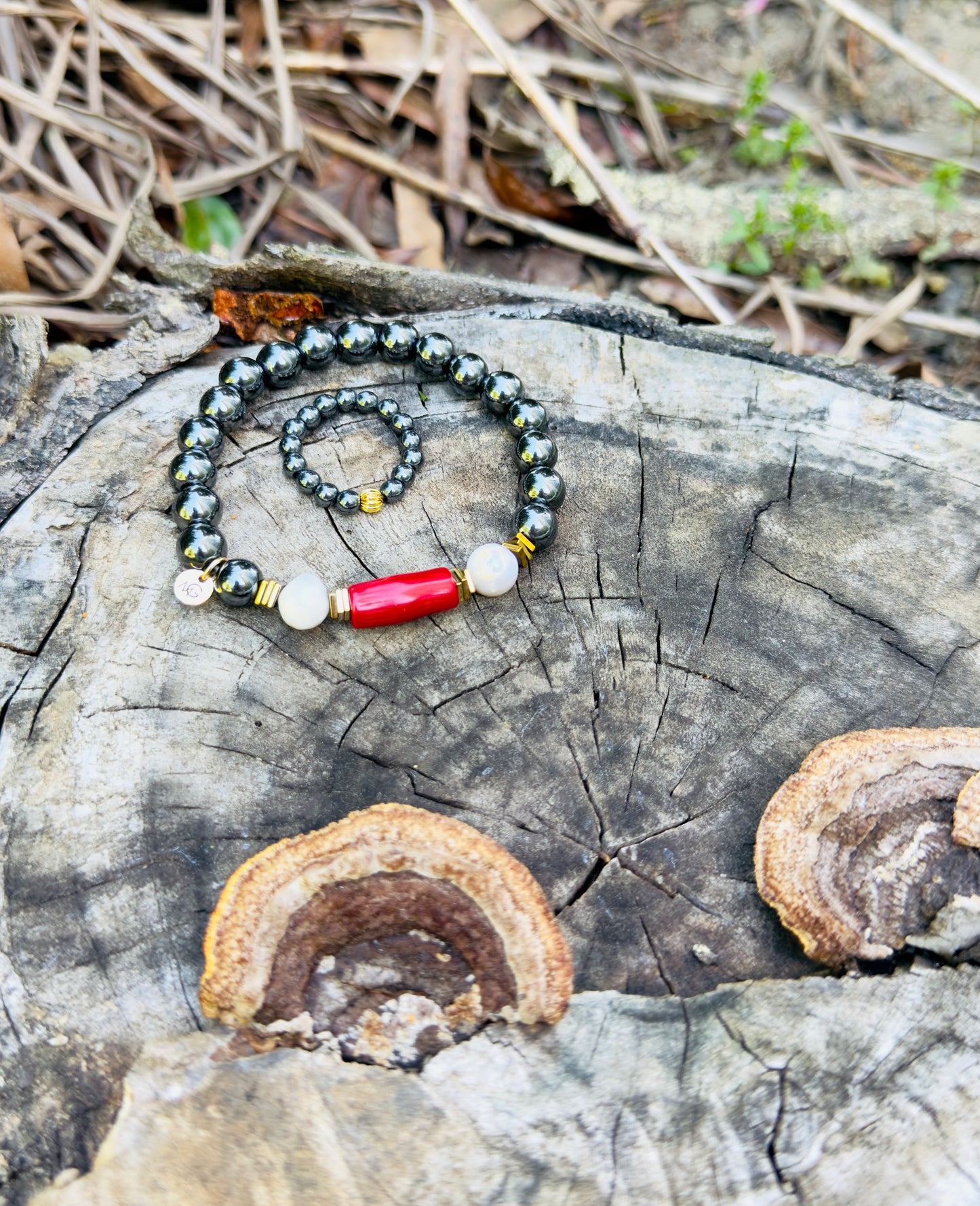 Hematite - Natural Pearl - Natural Coral Bracelet with Hematite Ring