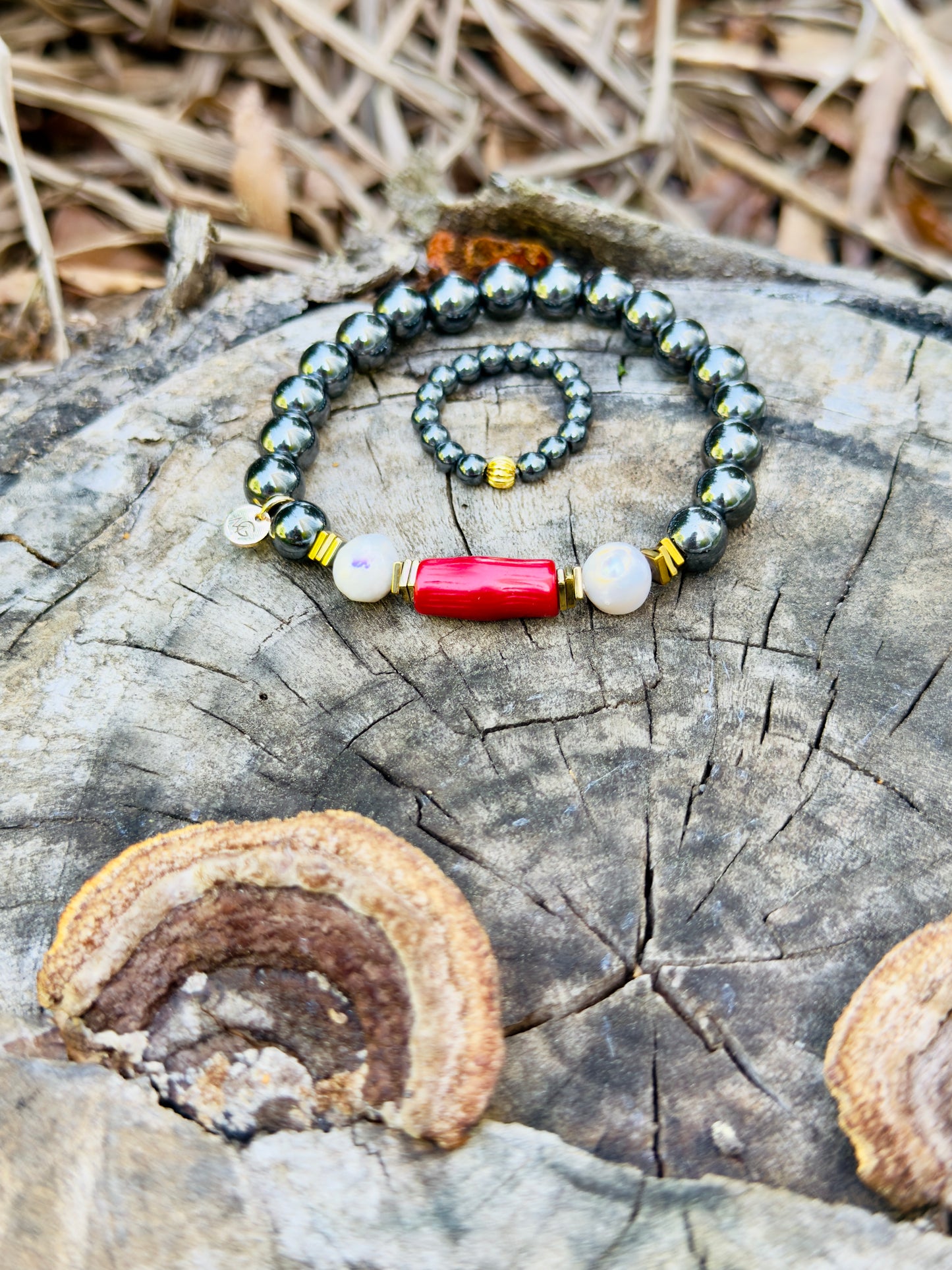 Hematite - Natural Pearl - Natural Coral Bracelet with Hematite Ring
