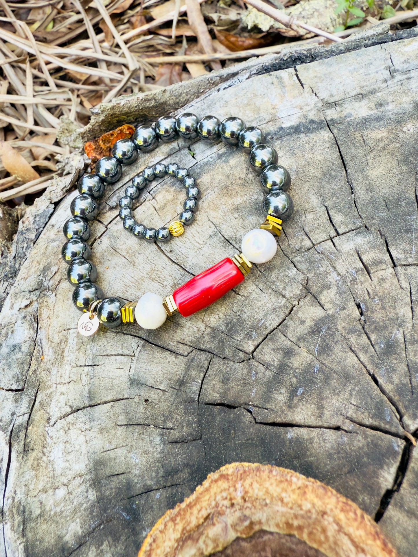 Hematite - Natural Pearl - Natural Coral Bracelet with Hematite Ring