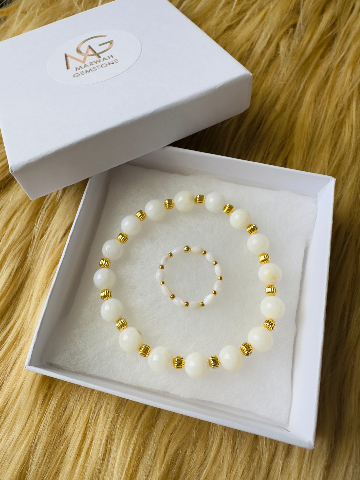 سوار من صدف النهر الطبيعي مع فواصل معدنية ذهبية