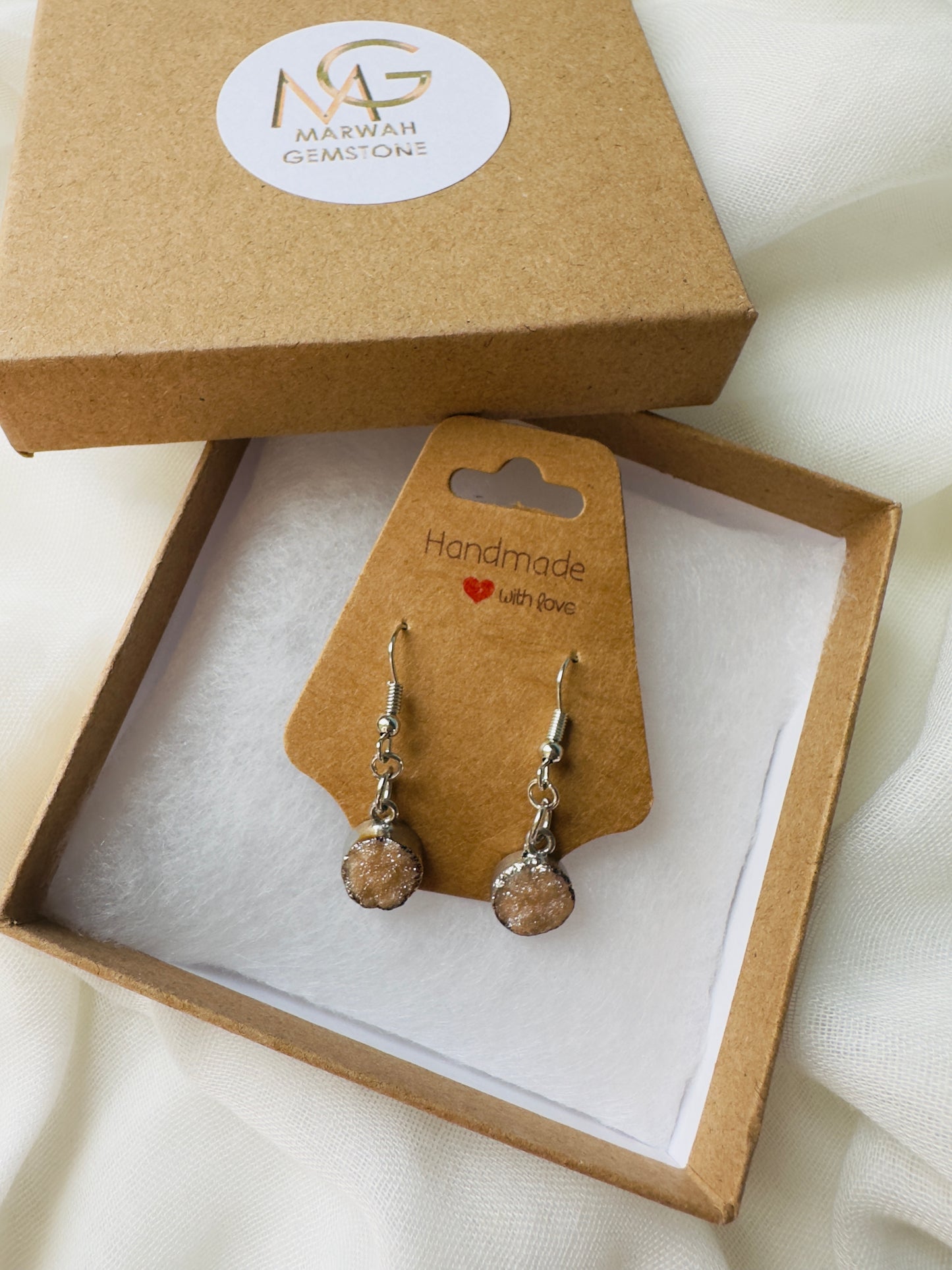 أقراط كوارتز مع معدن فضي