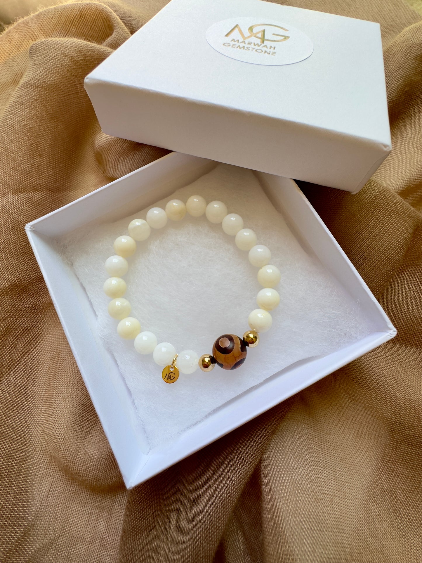 Natural River Shell-Tibetan Agate Bracelet with Plated 14 Golden Spacers