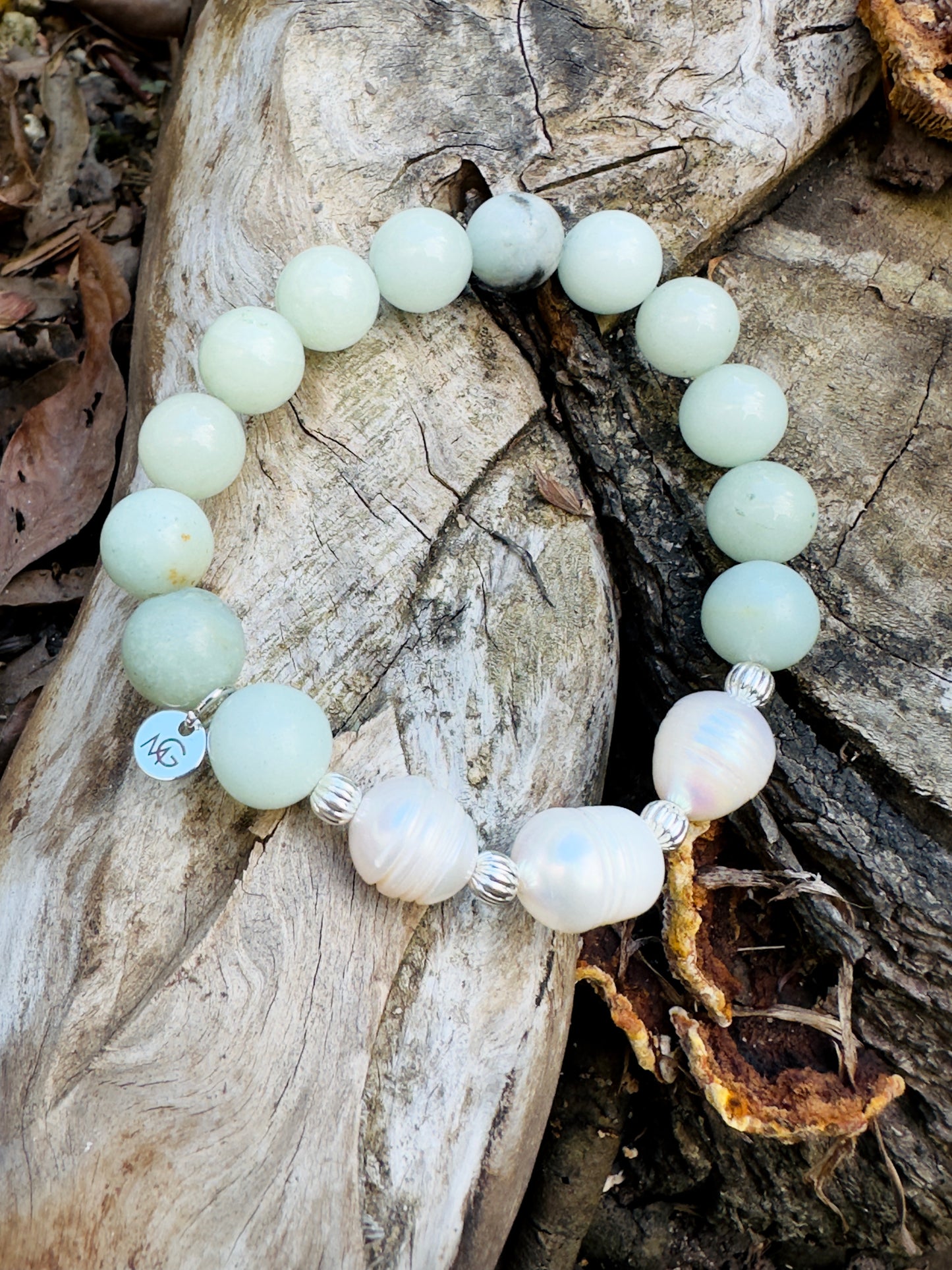 سوار الهدوء والتوازن من حجر الامزونايت مع الؤلؤ الطبيعي