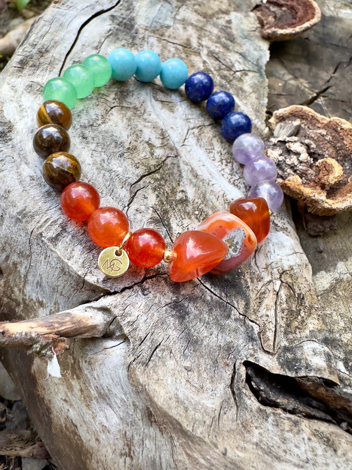 سوار توازن الشاكرات من الأحجار الطبيعية مع اضافة العقيق الخام