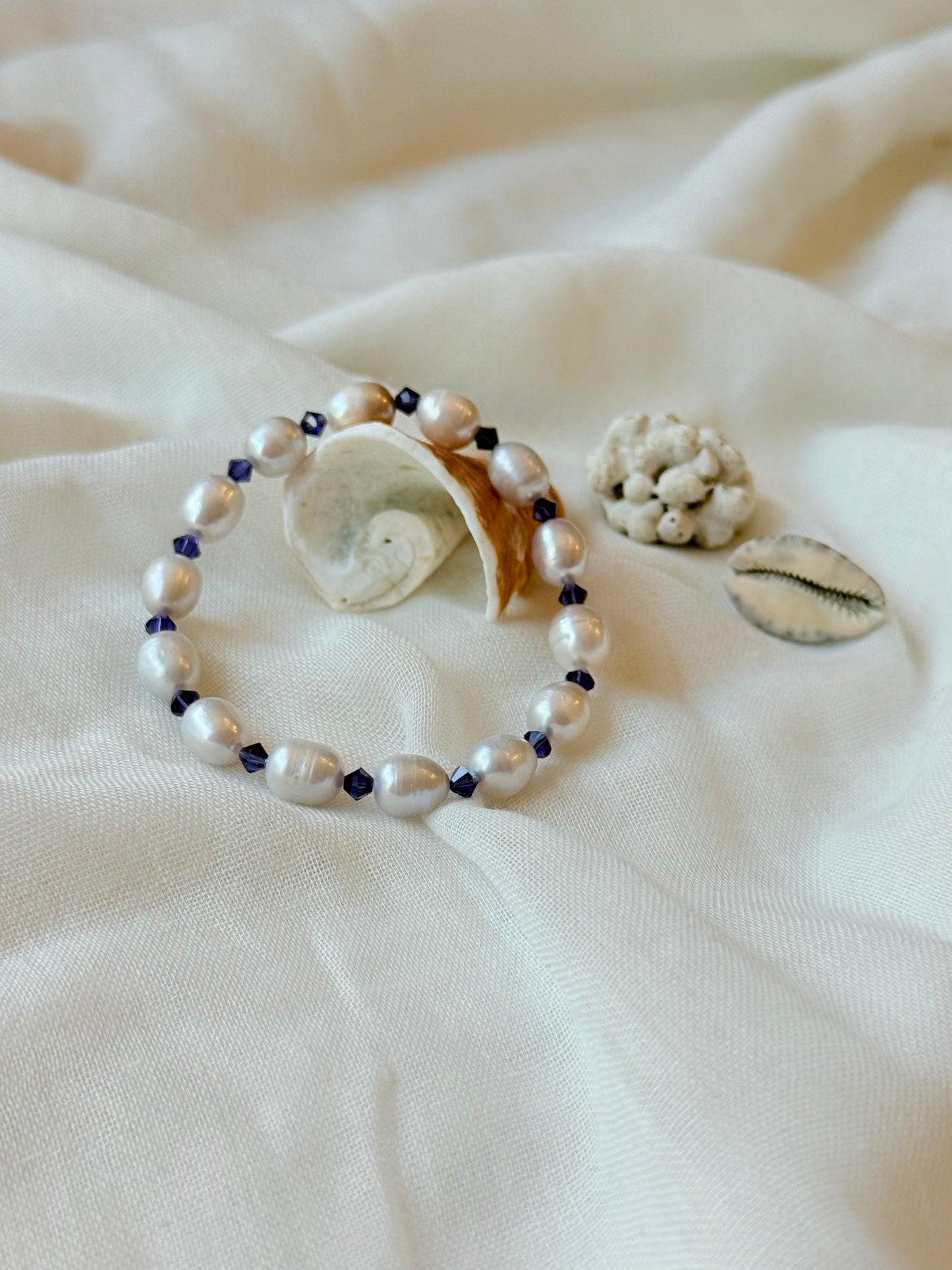 Freshwater Pearls - Gray Seashell Bracelet with Swarovski Spacers