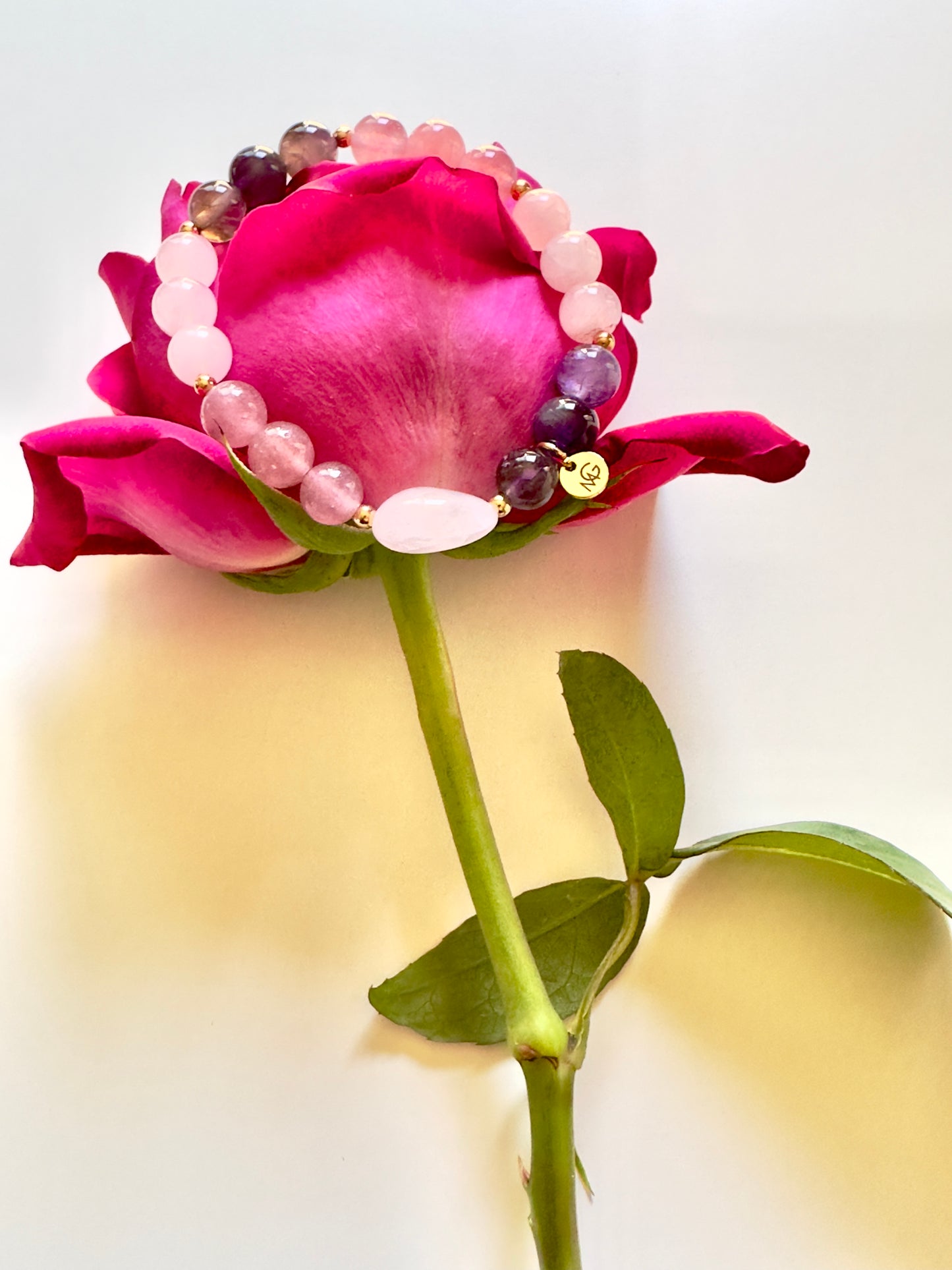 سوار من الكوارتز الوردي والكوارتز الفراولة والجمشت