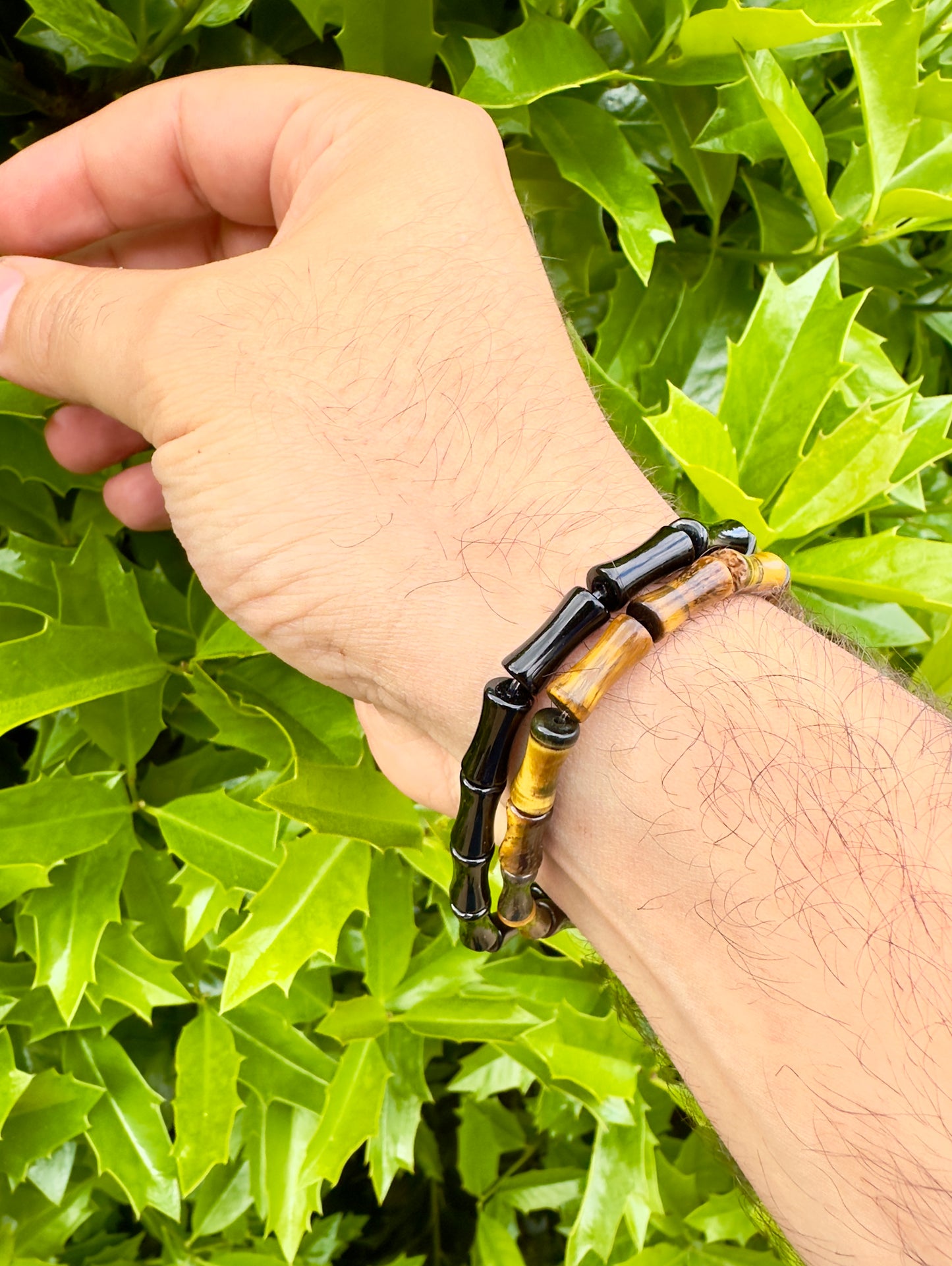 سوار رجالي من حجر العقيق الأسود