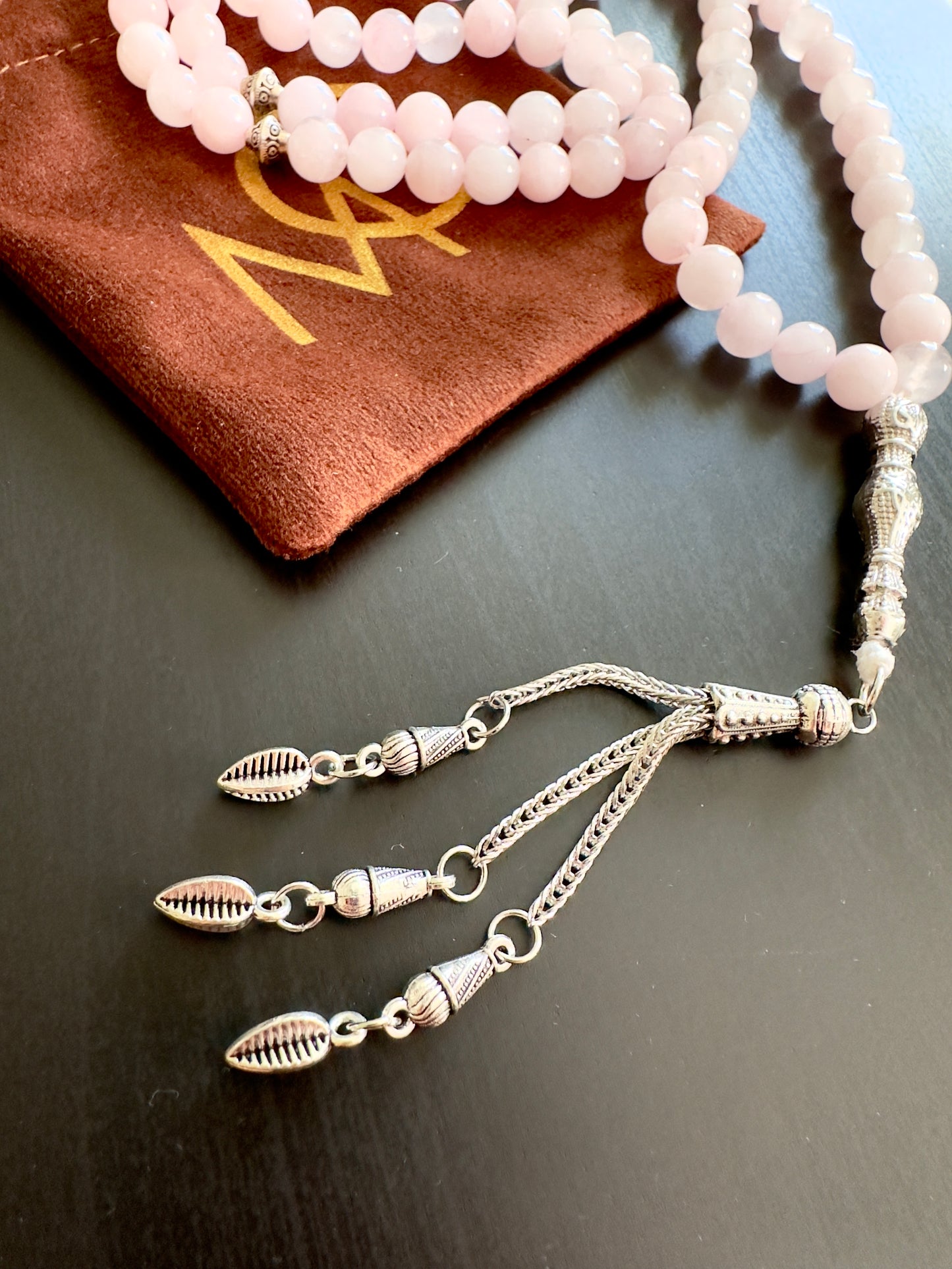 مسبحة من الكوارتز الوردي مكونة من 99 حبة