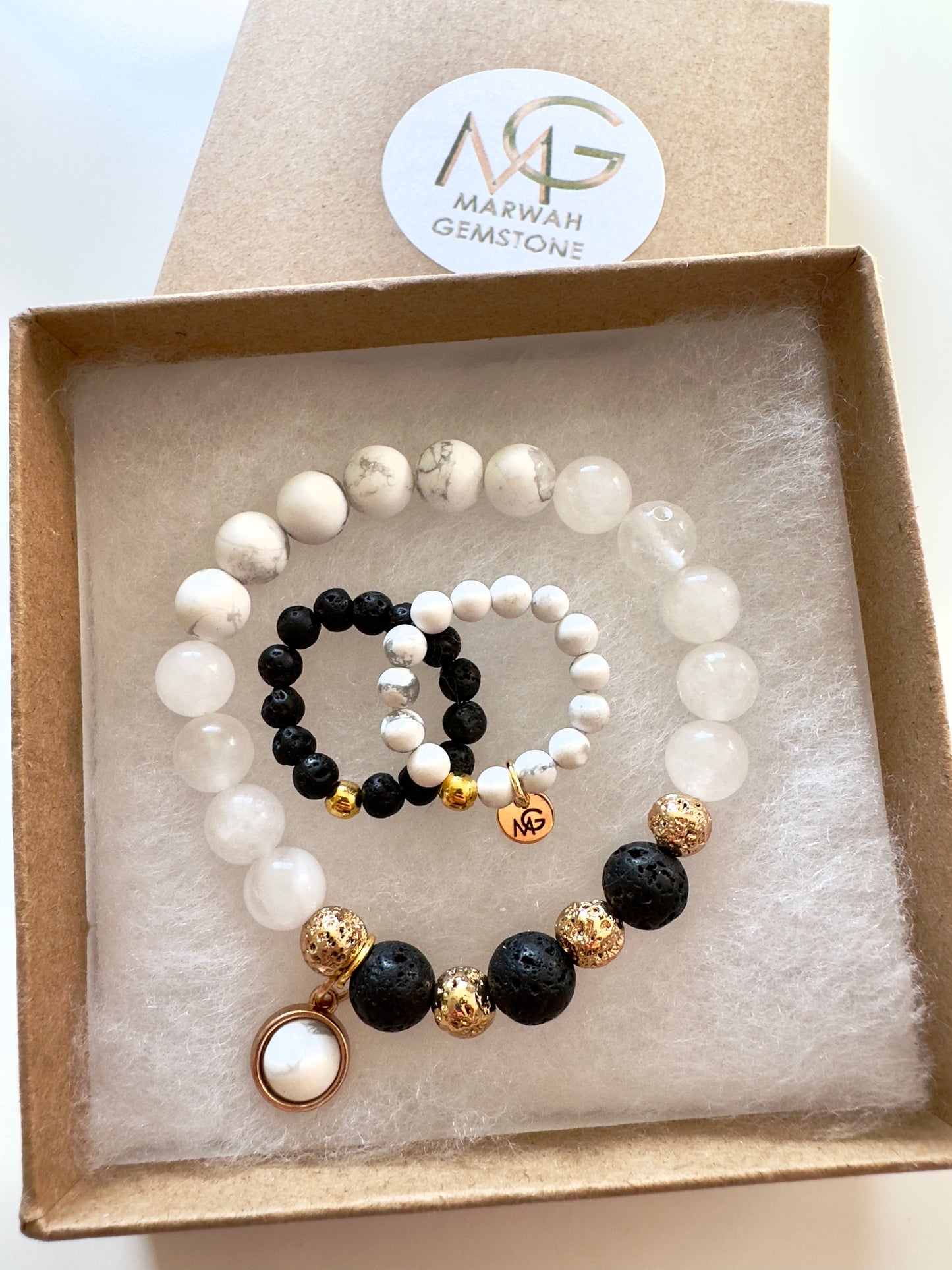 سوار من الكوارتز الأبيض البركاني والهاوليت + 2 خاتم