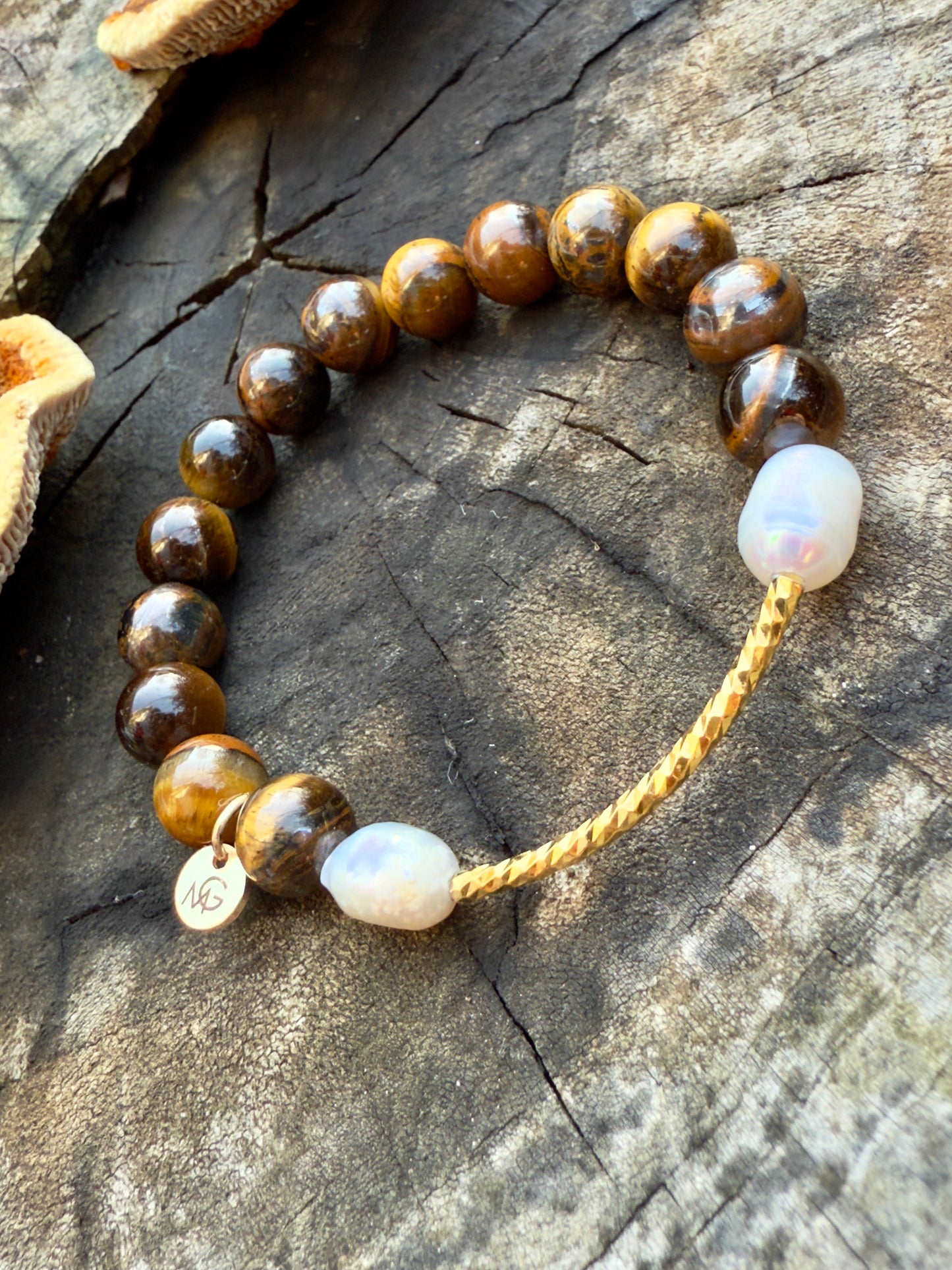 Tiger Eye - Freshwater Pearl Bracelet With Metal Curve