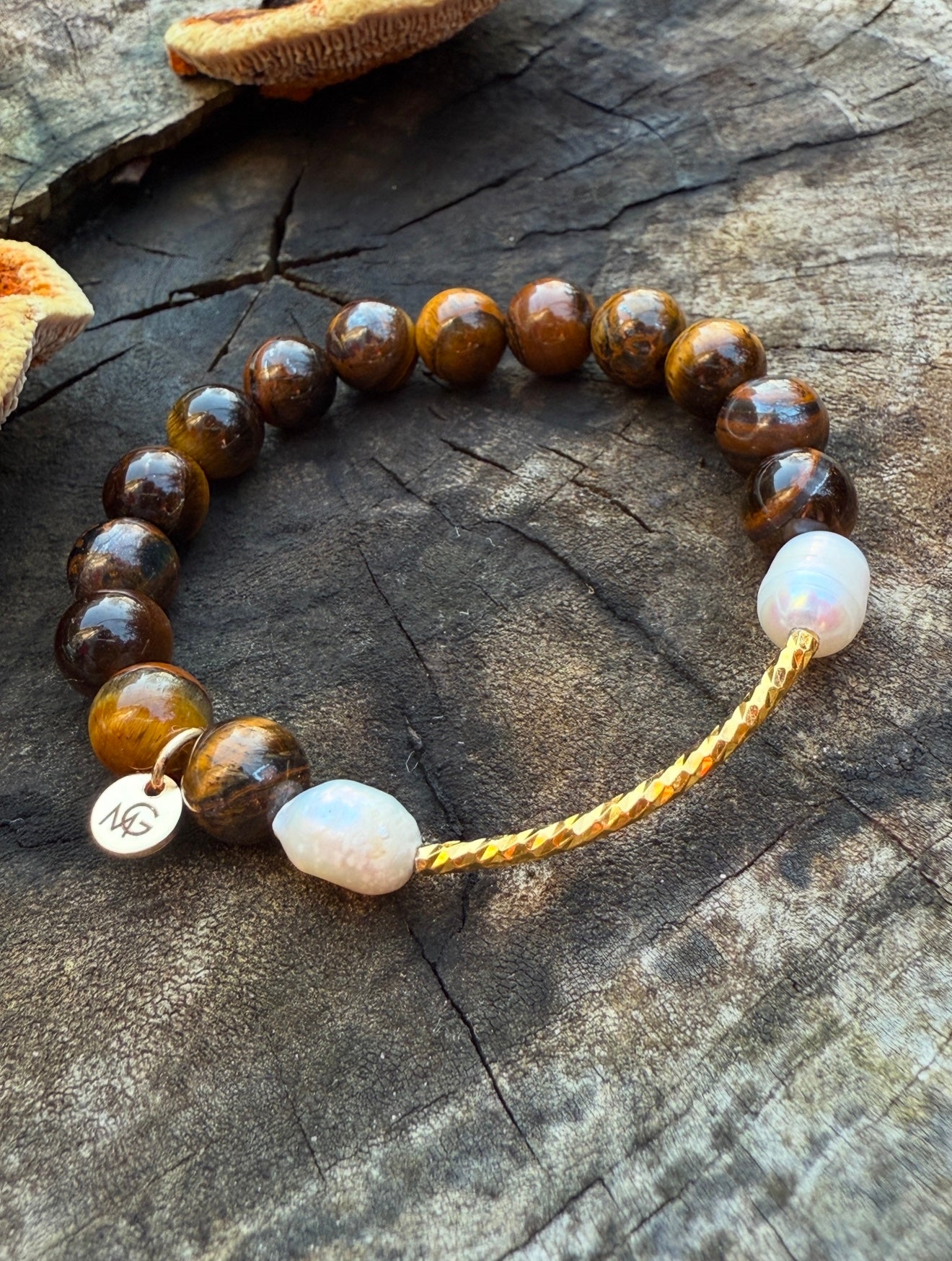 Tiger Eye - Freshwater Pearl Bracelet With Metal Curve