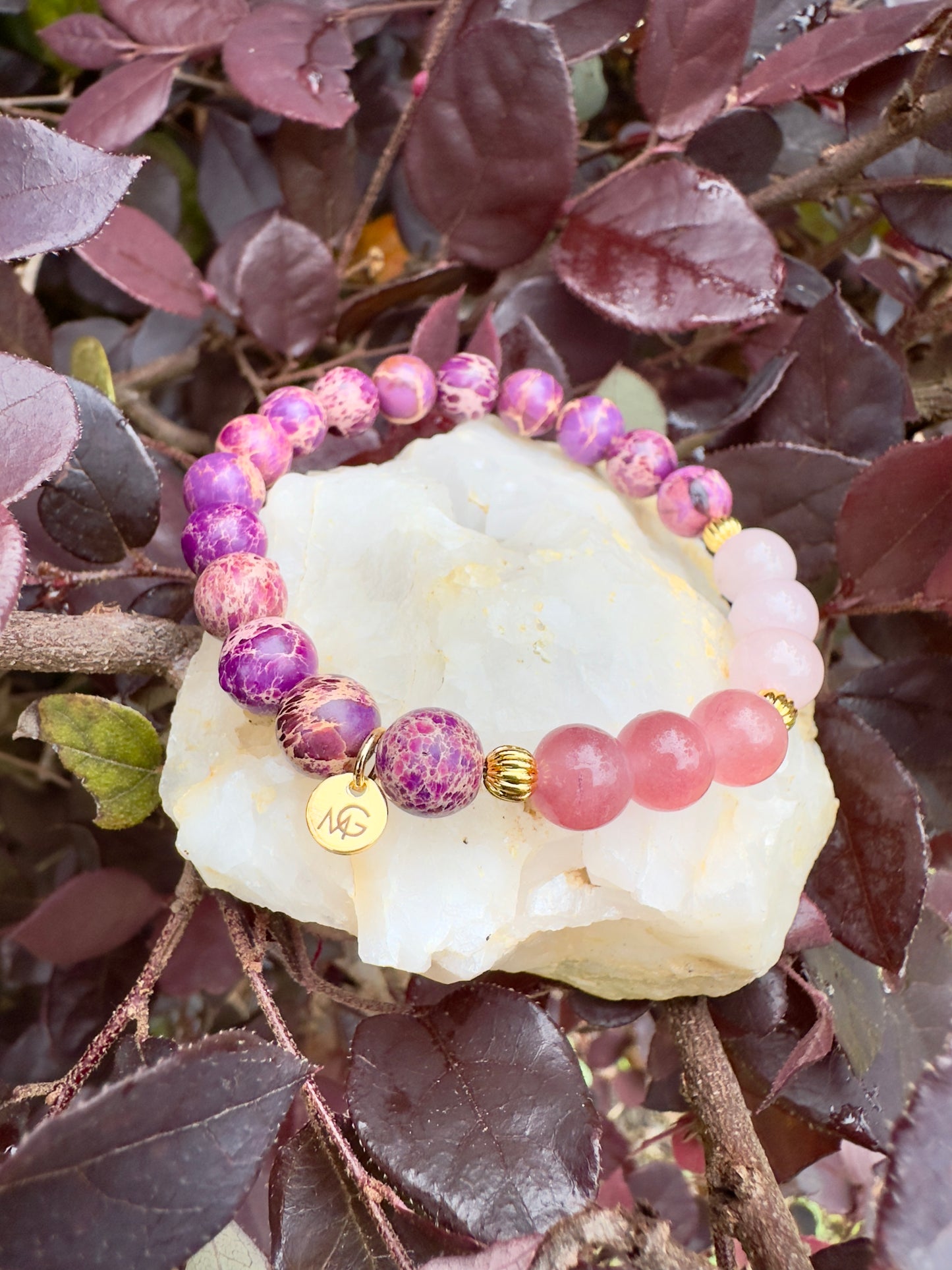 سوار من حجر اليشب الأرجواني والكوارتز الوردي والكوارتز الفراولة