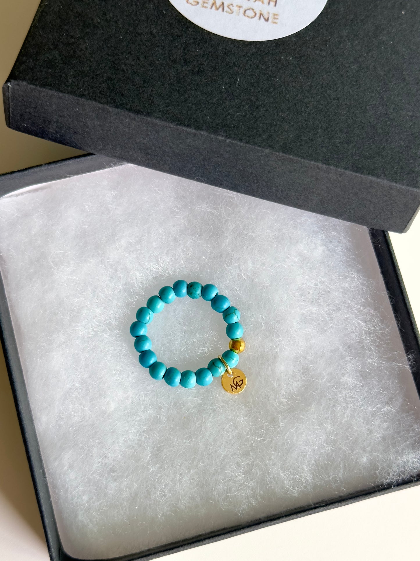 خواتم الفيروز وعين النمر