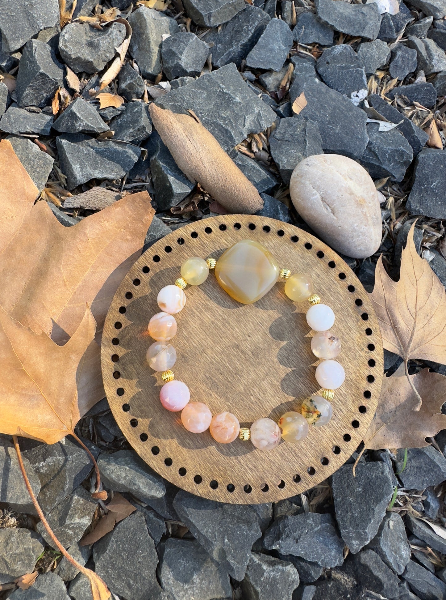 سوار من العقيق الأصفر المتشقق