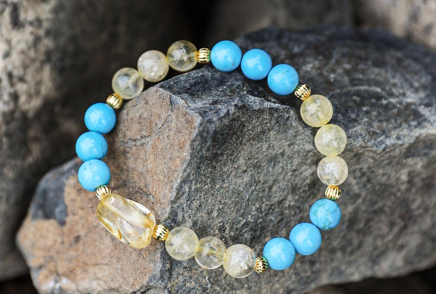 سوار من الفيروز والسيترين