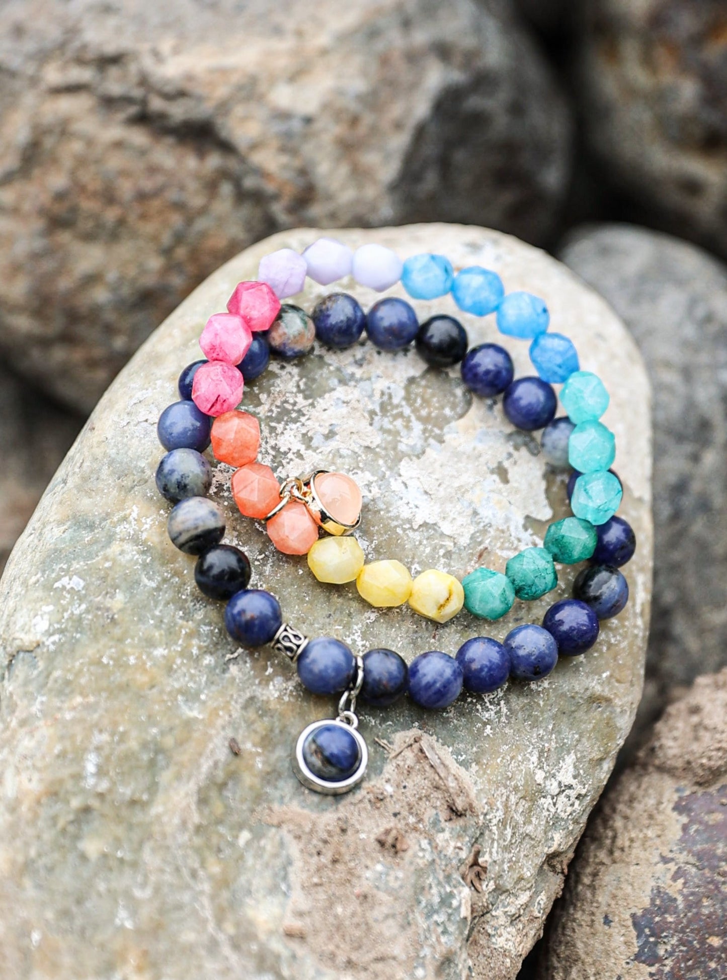 سوار الكوارتز الملون