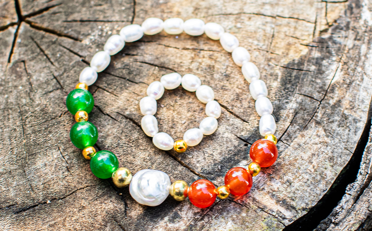 سوار من اللؤلؤ العذب والعقيق واليشم + خاتم من اللؤلؤ