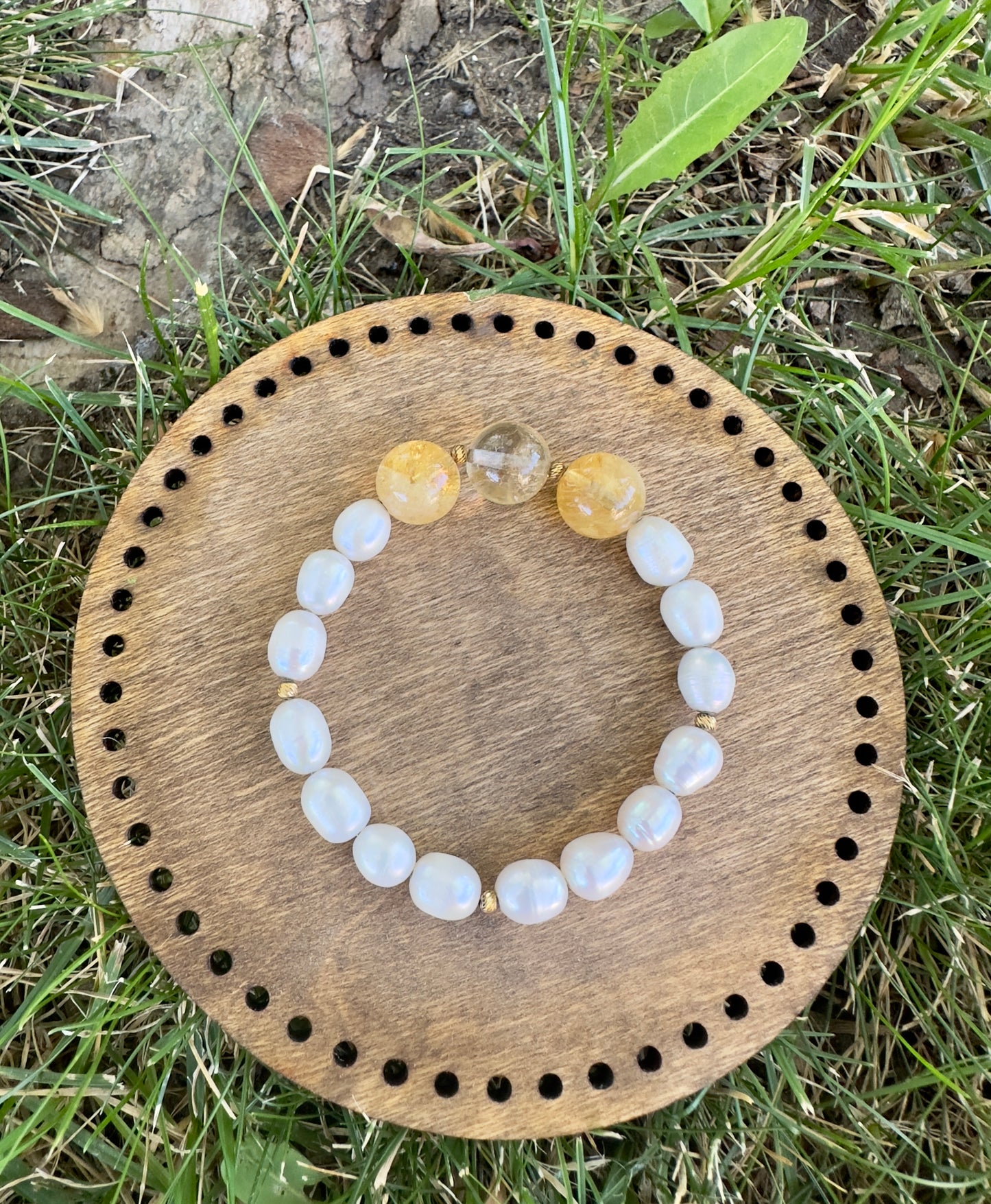 سوار من اللؤلؤ والسيترين (فواصل ذهبية عيار 21 قيراط)