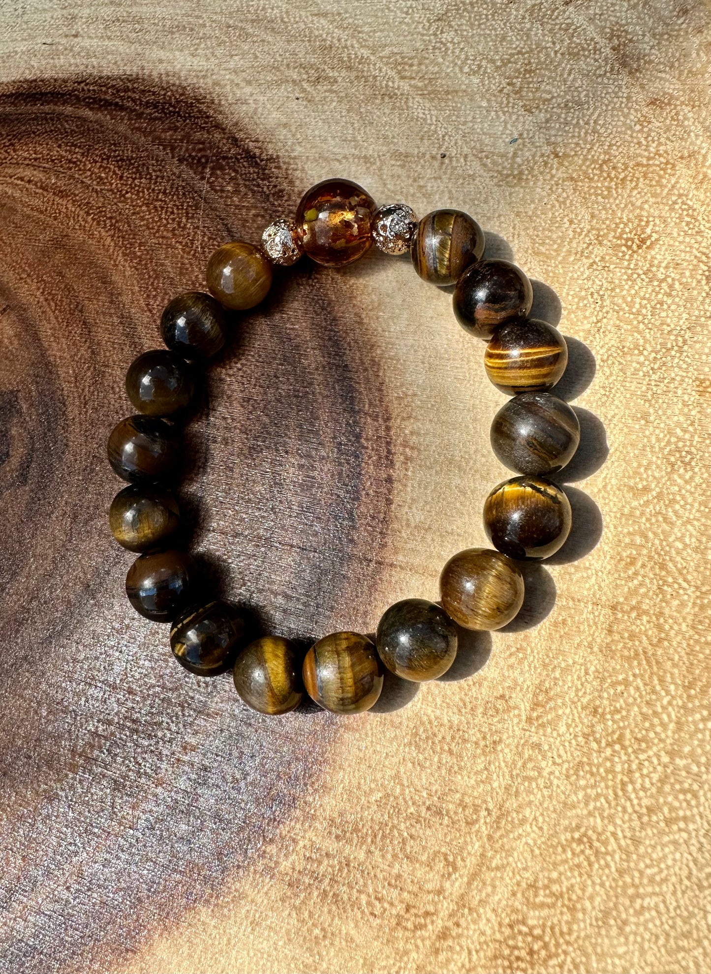 سوار من العنبر وزجاج عين النمر