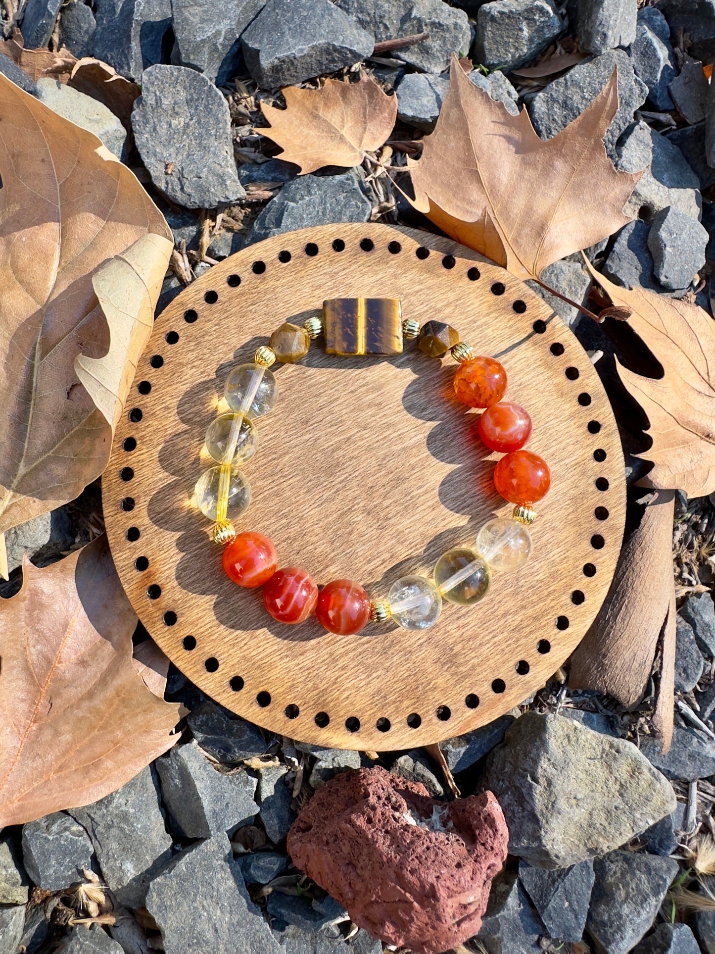 سوار من حجر عين النمر والسيترين والعقيق