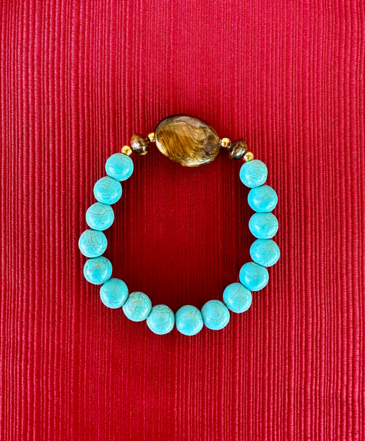 سوار من حجر الفيروز وعين النمر