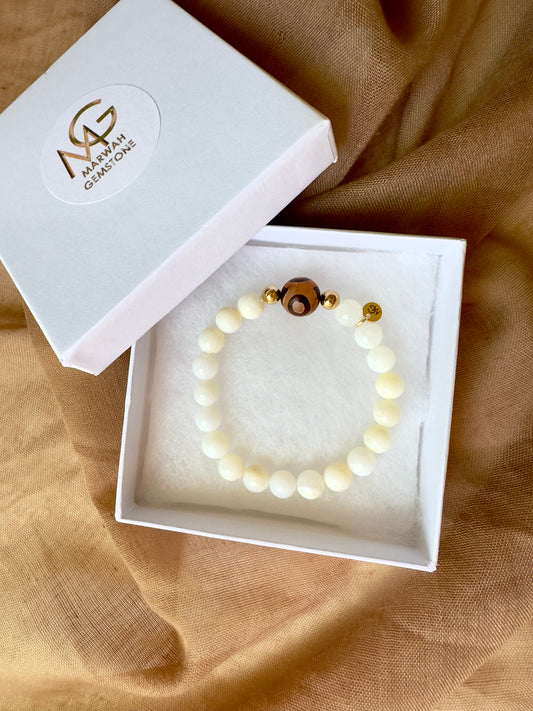 Natural River Shell-Tibetan Agate Bracelet with Plated 14 Golden Spacers