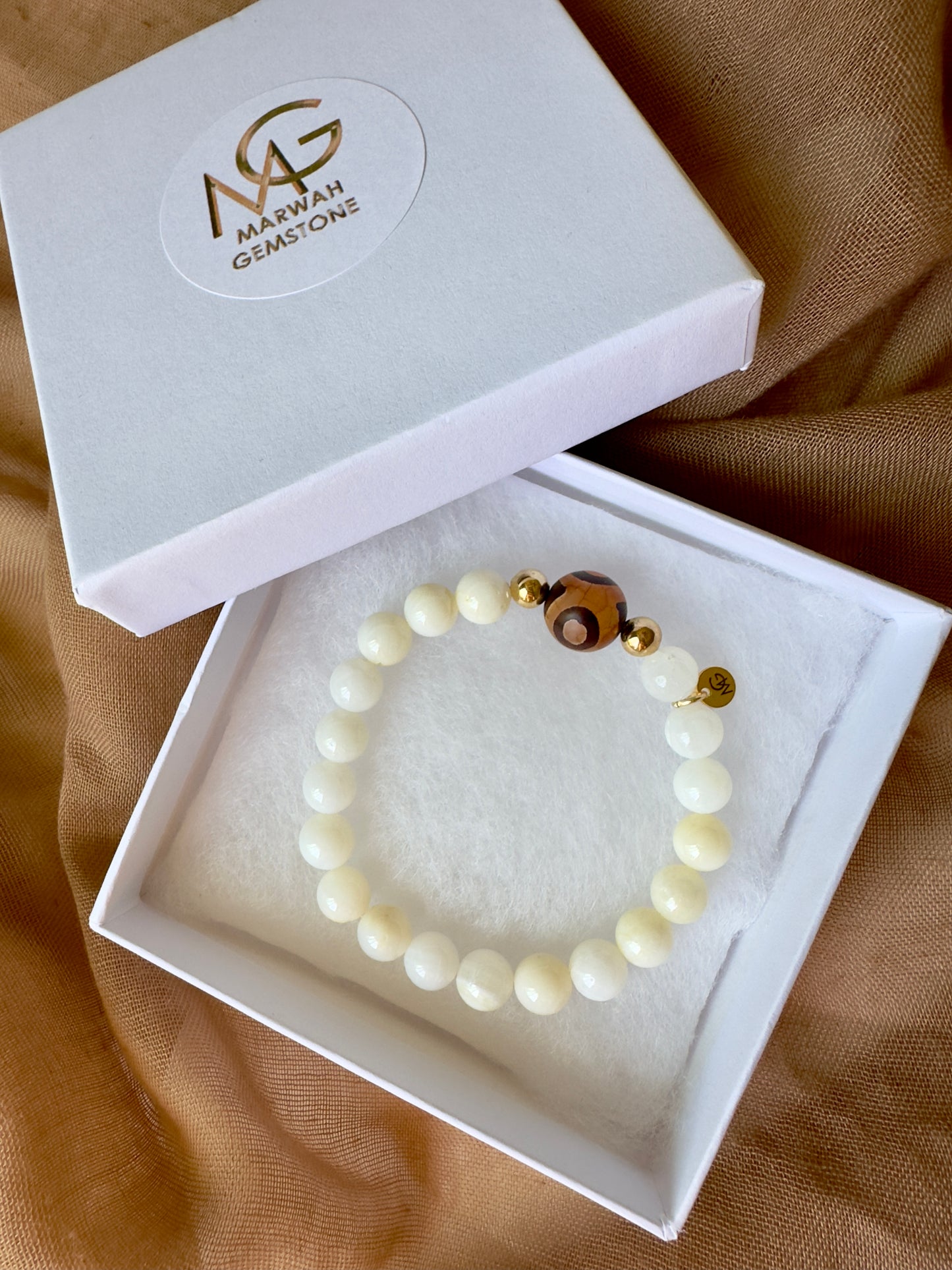 Natural River Shell-Tibetan Agate Bracelet with Plated 14 Golden Spacers