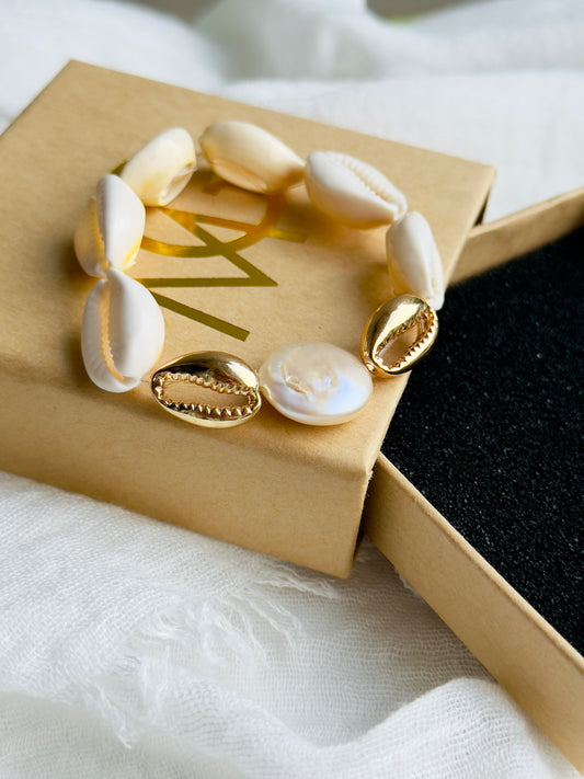 Beachy Design Seashell Bracelet
