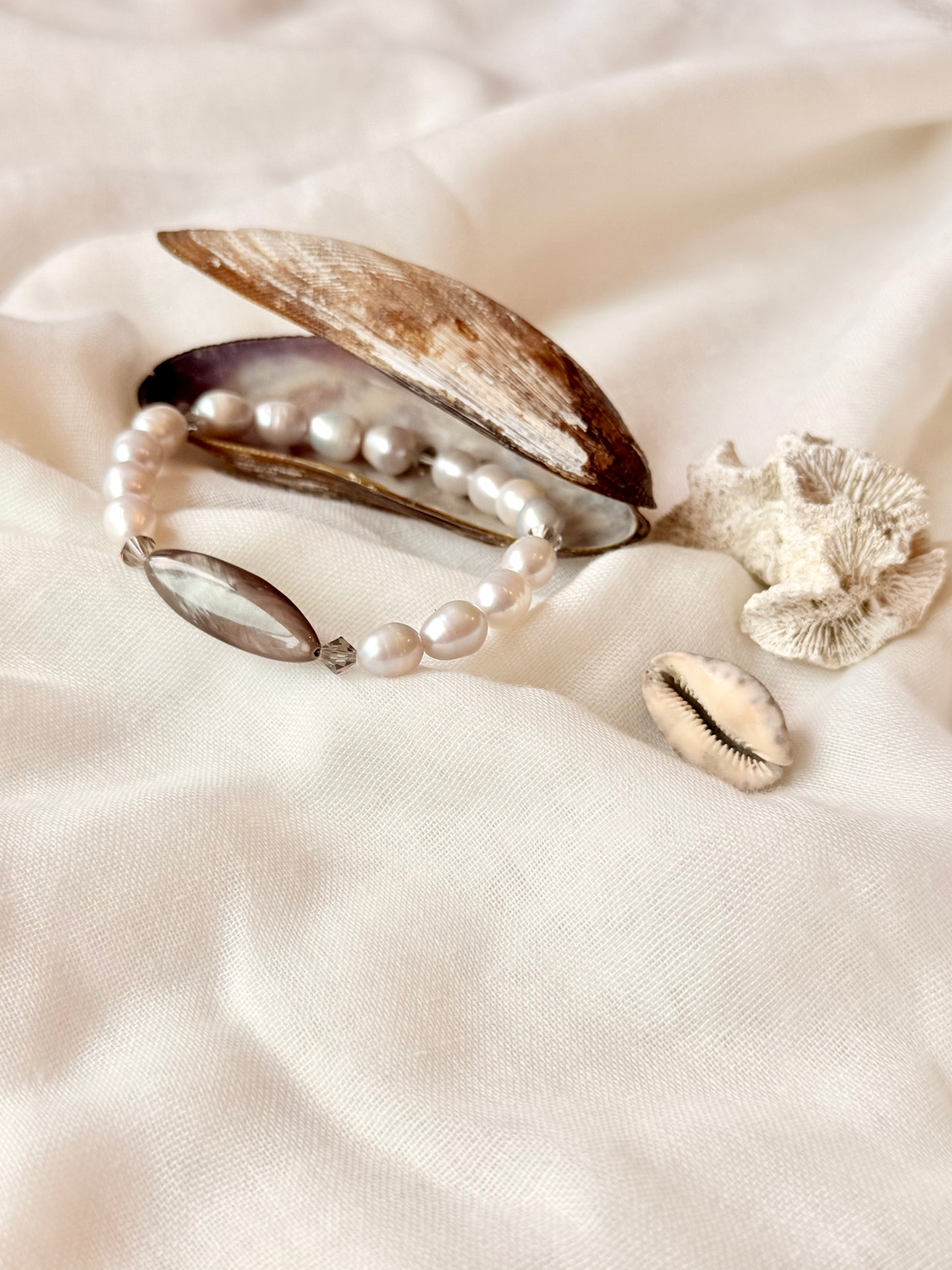 Freshwater Pearls - Gray Seashell Bracelet with Swarovski Spacers