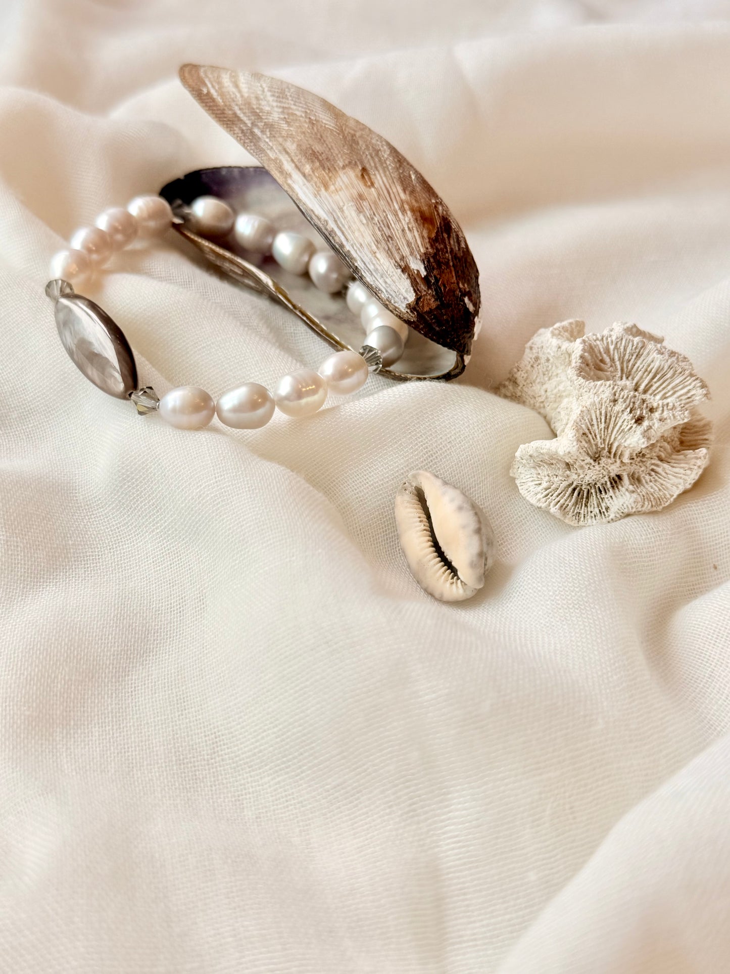 Freshwater Pearls - Gray Seashell Bracelet with Swarovski Spacers