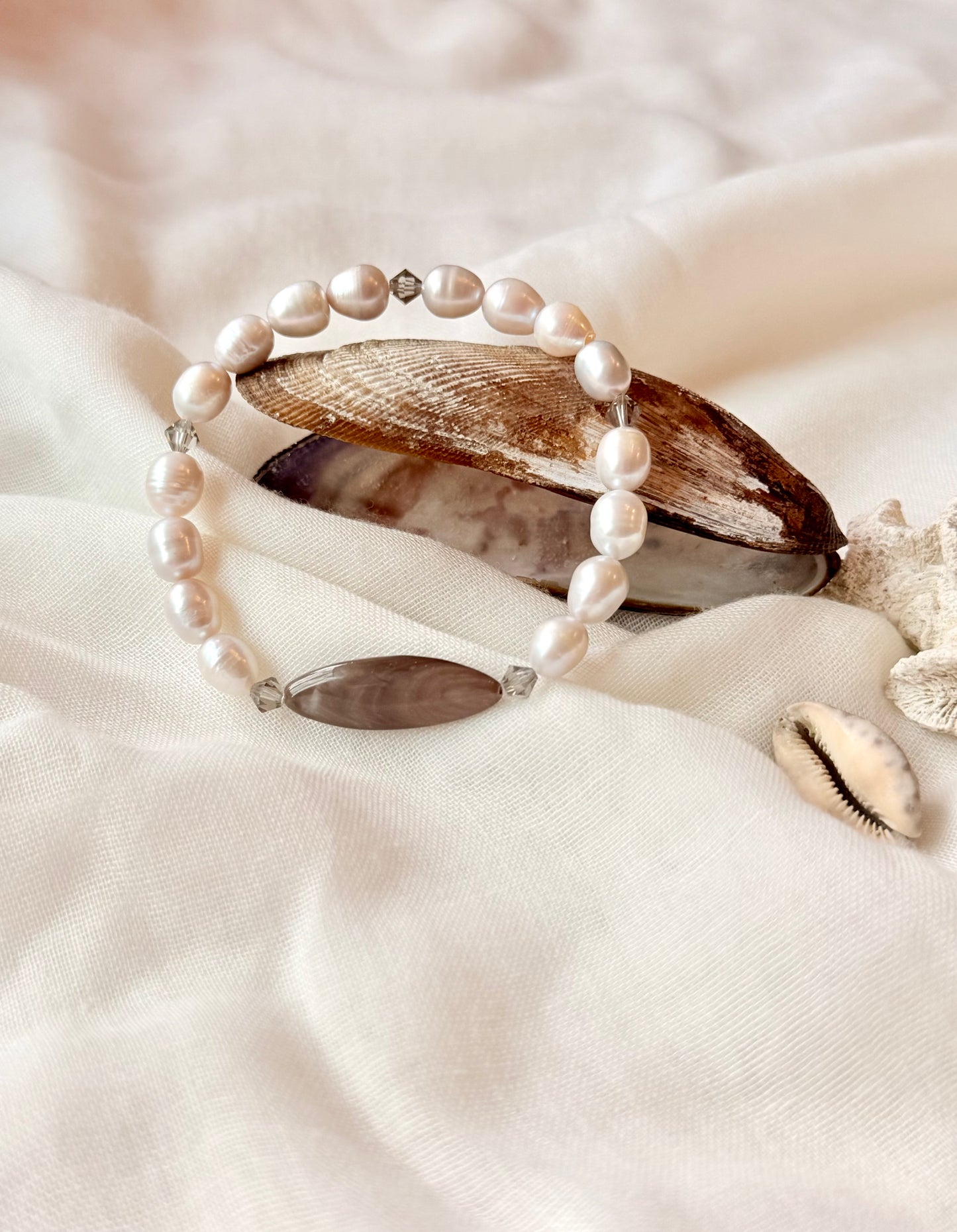 Freshwater Pearls - Gray Seashell Bracelet with Swarovski Spacers