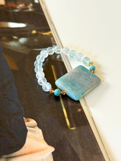 High Quality Aquamarine - Turquoise - Light Blue Agate Bracelet with Swarovski Spacers