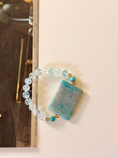 High Quality Aquamarine - Turquoise - Light Blue Agate Bracelet with Swarovski Spacers
