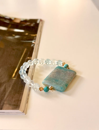 High Quality Aquamarine - Turquoise - Light Blue Agate Bracelet with Swarovski Spacers
