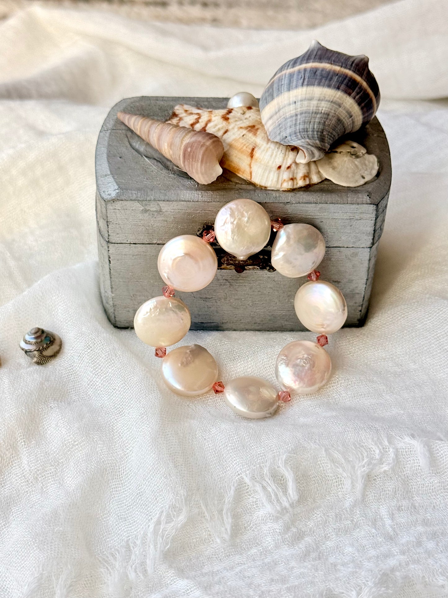 Round Natural Pearls Bracelet with Swarovski Spacers