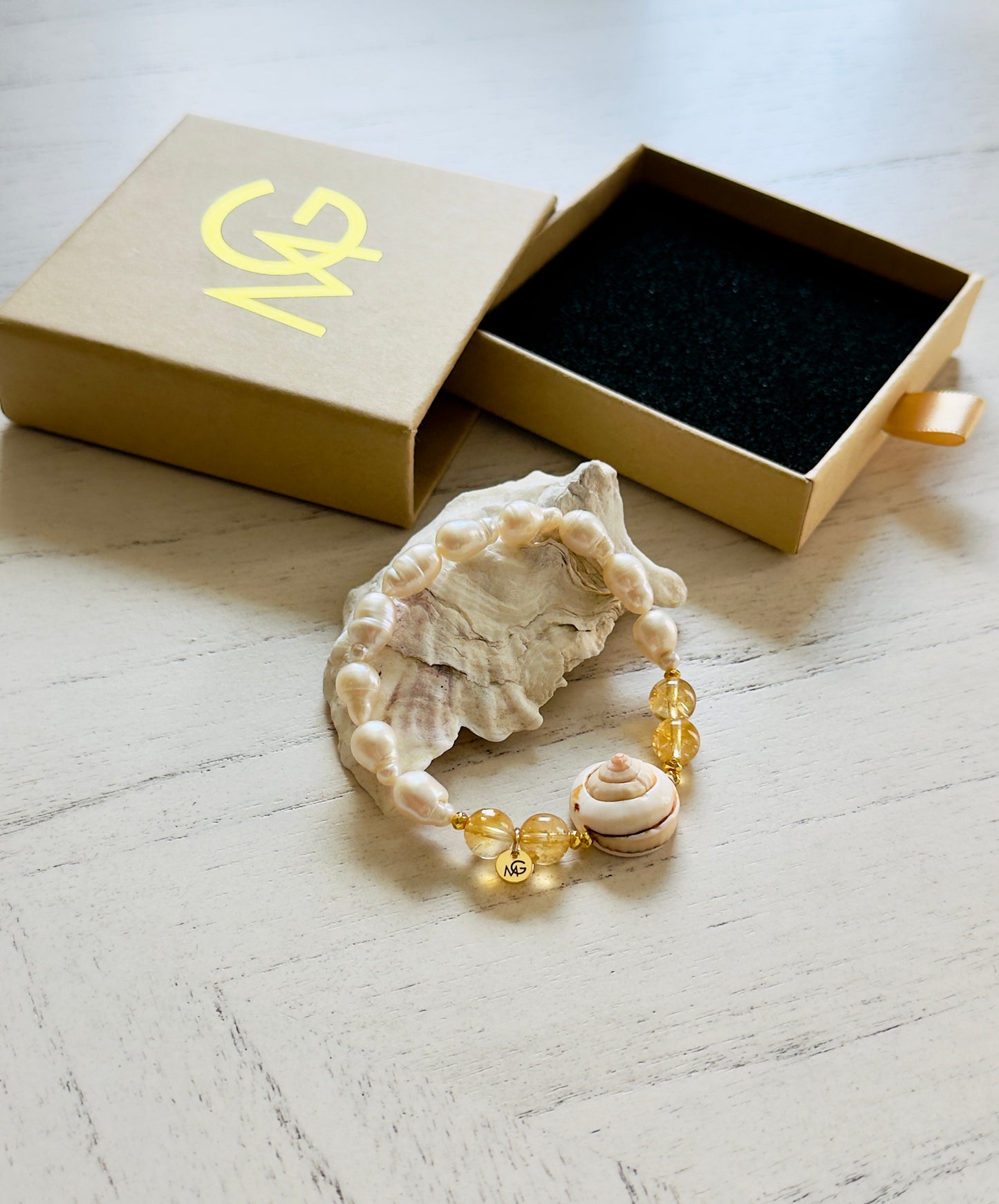 Natural Pearl - High Quality Citrine - Natural Shell Bracelet