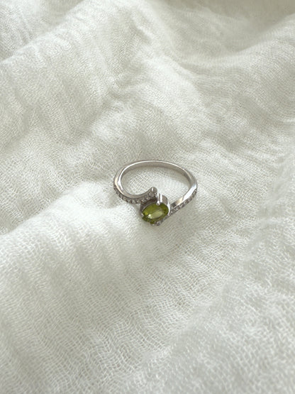 Woman's Design Green Crystal Ring Stirling Silver W/ Zircon