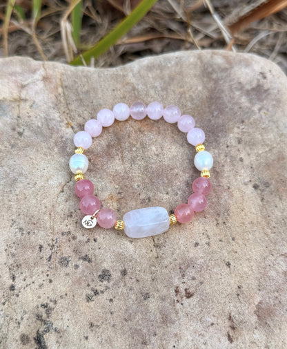 سوار من الكوارتز الوردي والكوارتز الفراولة واللؤلؤ 